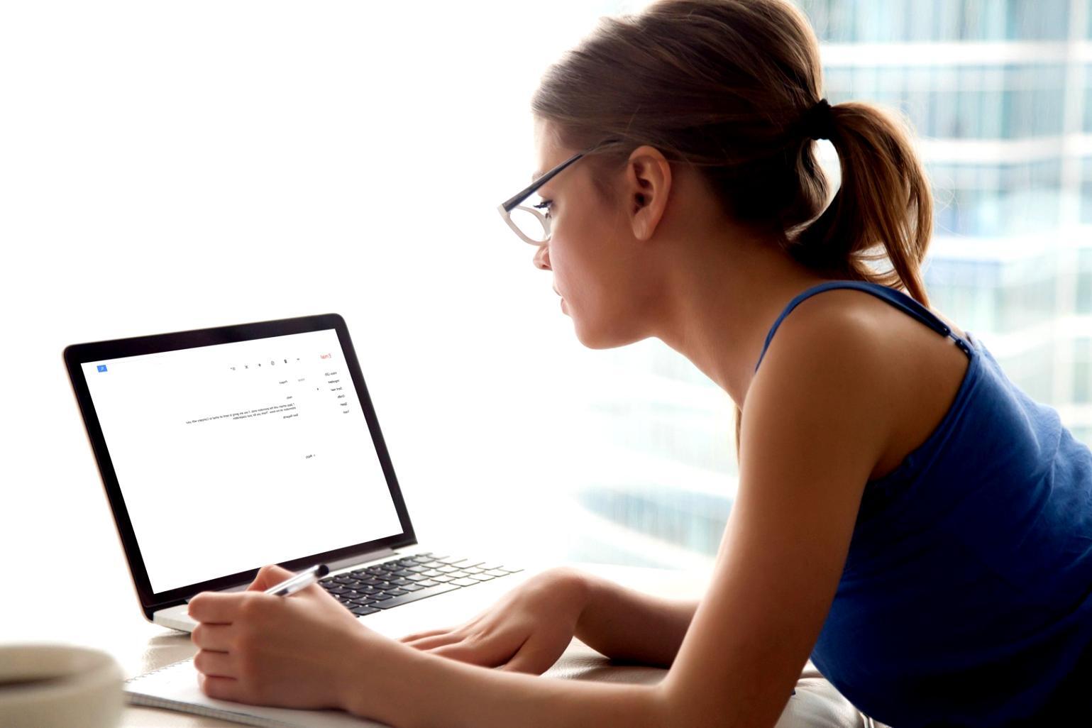 Analyse collaborative de documents financiers lors d'un atelier de formation